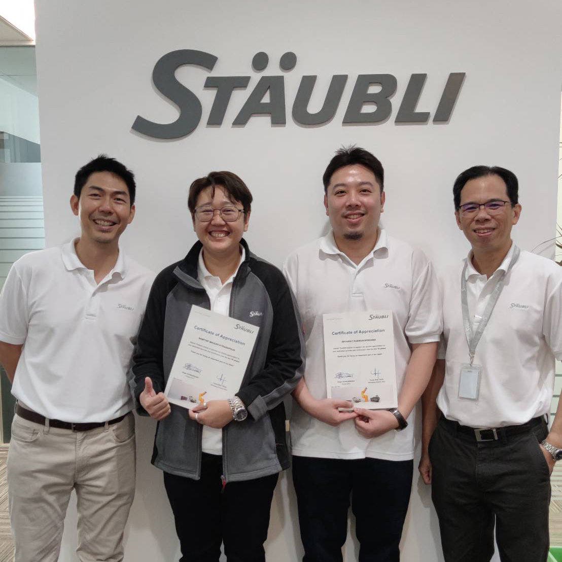 Mr. Ruengsukwanna Wittawat and Ms. Mahuntatranaphun Namthip were honored for their 10-year-long contributions to Stäubli Thailand's success. (from left to right: Prach Nimmukda, Mahuntatranaphun Namthip, Ruengsukwanna Wittawat, Yeoh Teong Wah)