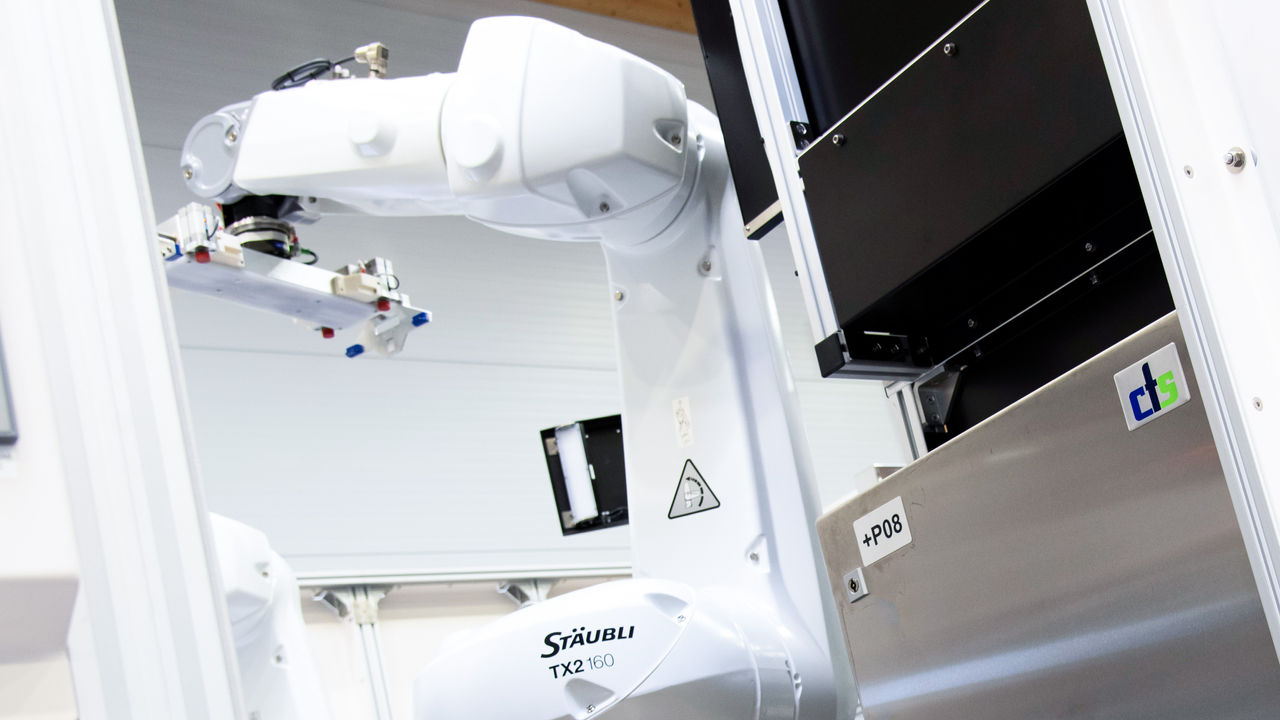 Robots are equipped with special grippers for handling wide range of FOSB formats